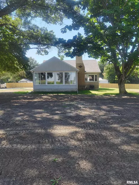 22401 Il-116, Farmington, IL 61531