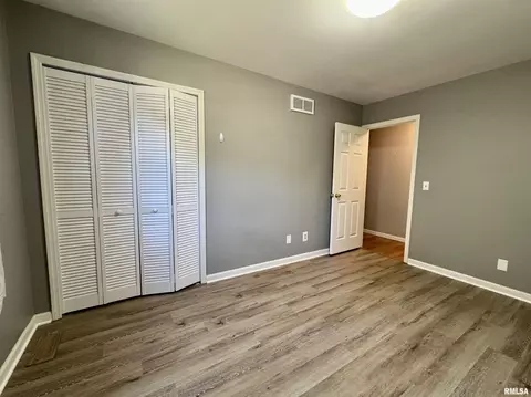 Bedroom - 524 Meadow Dr, Macomb, IL 61455 photo 4 of 5