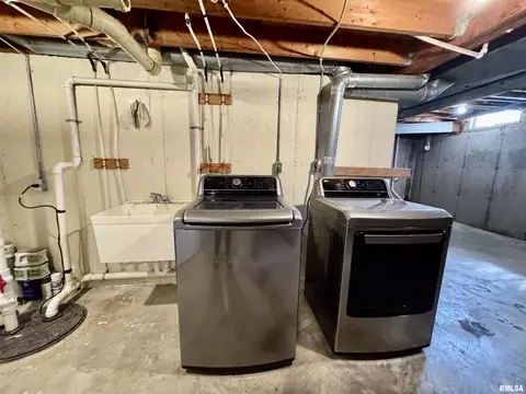 Other - 524 Meadow Dr, Macomb, IL 61455 photo 9 of 12