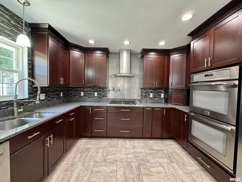 Kitchen - 524 Meadow Dr, Macomb, IL 61455 photo 2 of 6