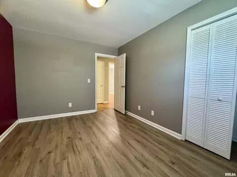 Bedroom - 524 Meadow Dr, Macomb, IL 61455 photo 3 of 5