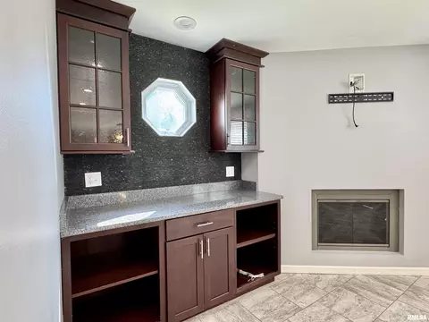 Other - 524 Meadow Dr, Macomb, IL 61455 photo 3 of 12