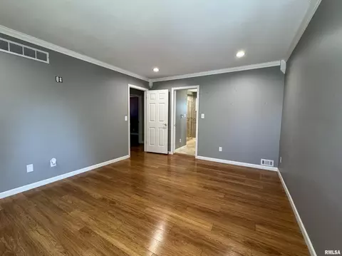 Bedroom - 524 Meadow Dr, Macomb, IL 61455 photo 1 of 5