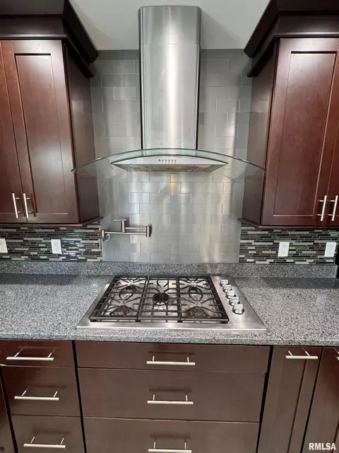 Kitchen - 524 Meadow Dr, Macomb, IL 61455 photo 4 of 6