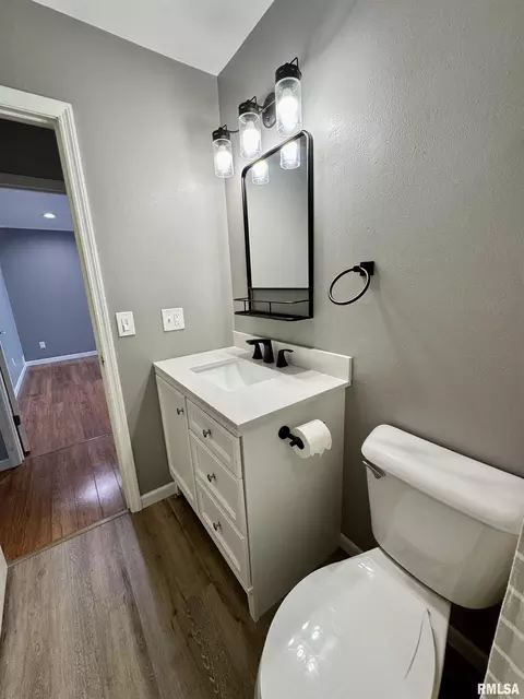 Bath - 524 Meadow Dr, Macomb, IL 61455 photo 6 of 6