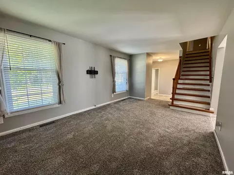 Living - 524 Meadow Dr, Macomb, IL 61455 photo 2 of 4