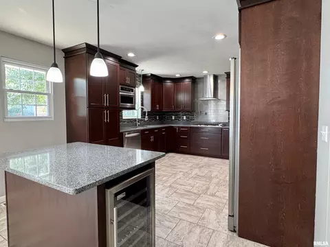Kitchen - 524 Meadow Dr, Macomb, IL 61455 photo 1 of 6