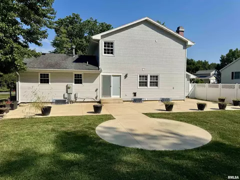 Exterior - 524 Meadow Dr, Macomb, IL 61455 photo 7 of 8