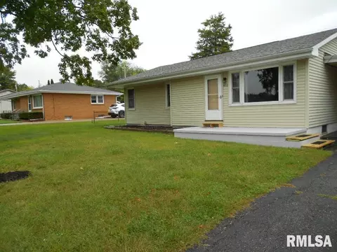 5012 N Graceland Dr, Peoria, IL 61614