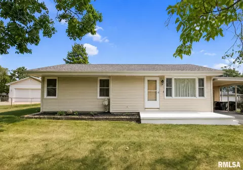5012 N Graceland Dr, Peoria, IL 61614