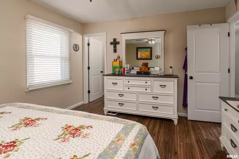 Bedroom - 311 Gateway Rd, Marion, IL 62959 photo 2 of 5