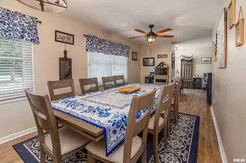 Dining - 311 Gateway Rd, Marion, IL 62959 photo 1 of 2