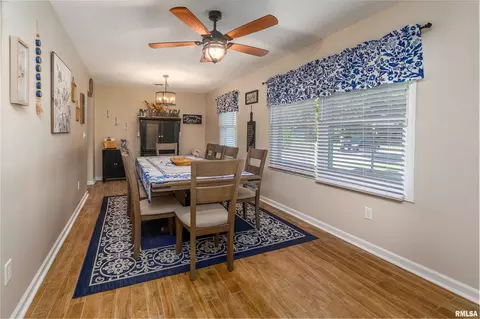 Dining - 311 Gateway Rd, Marion, IL 62959 photo 2 of 2