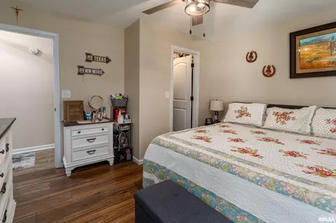 Bedroom - 311 Gateway Rd, Marion, IL 62959 photo 3 of 5