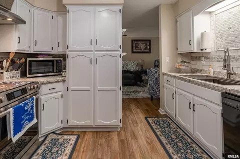 Kitchen - 311 Gateway Rd, Marion, IL 62959 photo 3 of 6