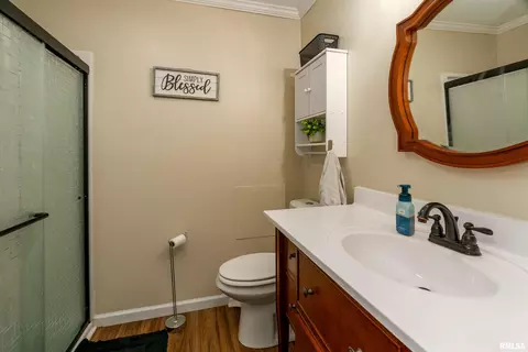 Bath - 311 Gateway Rd, Marion, IL 62959 photo 1 of 2