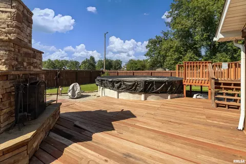 Exterior - 311 Gateway Rd, Marion, IL 62959 photo 6 of 12