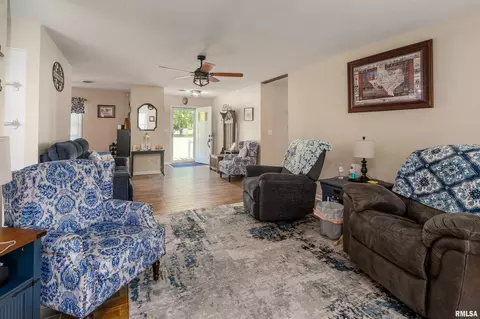 Living - 311 Gateway Rd, Marion, IL 62959 photo 1 of 2