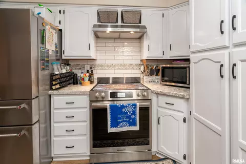 Kitchen - 311 Gateway Rd, Marion, IL 62959 photo 5 of 6