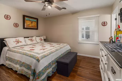 Bedroom - 311 Gateway Rd, Marion, IL 62959 photo 1 of 5