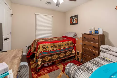Bedroom - 311 Gateway Rd, Marion, IL 62959 photo 4 of 5