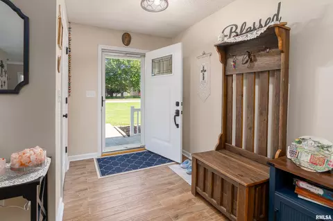 Entry Way - 311 Gateway Rd, Marion, IL 62959 photo 1 of 1
