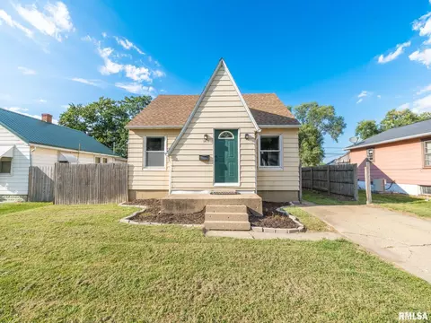 1415 Lake St, Pekin, IL 61554