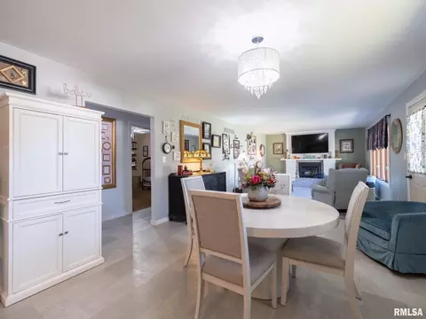 Dining - 704 E 2nd St, Delavan, IL 61734 photo 2 of 2