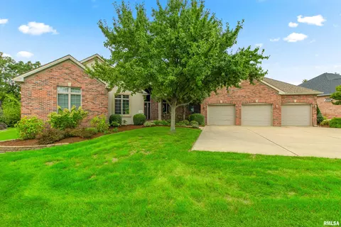 4144 W Tangleoaks Ct, Peoria, IL 61615