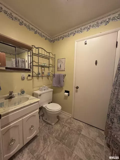Bath - 327 E Murray St, Macomb, IL 61455 photo 2 of 2