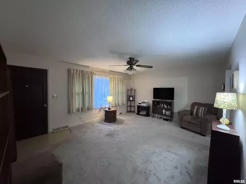 Living - 327 E Murray St, Macomb, IL 61455 photo 2 of 2