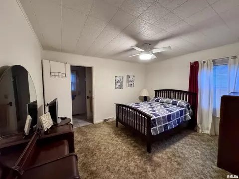 Bedroom - 327 E Murray St, Macomb, IL 61455 photo 1 of 4