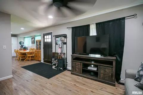 Entry Way - 1217 E Locust St, Canton, IL 61520 photo 2 of 7