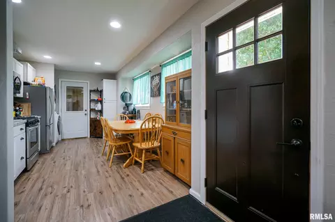 Entry Way - 1217 E Locust St, Canton, IL 61520 photo 4 of 7