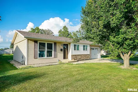Exterior - 1217 E Locust St, Canton, IL 61520 photo 5 of 14