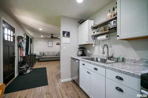 Entry Way - 1217 E Locust St, Canton, IL 61520 photo 5 of 7