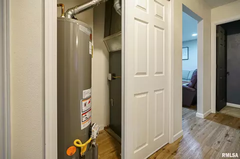 Entry Way - 1217 E Locust St, Canton, IL 61520 photo 6 of 7