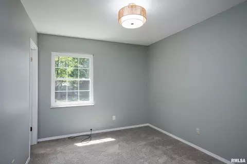 Bedroom - 1607 E Pickett Ln, Marion, IL 62959 photo 1 of 3