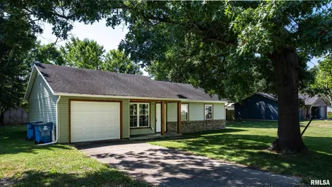 Exterior - 1607 E Pickett Ln, Marion, IL 62959 photo 3 of 4