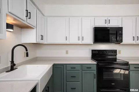 Kitchen - 1607 E Pickett Ln, Marion, IL 62959 photo 2 of 3
