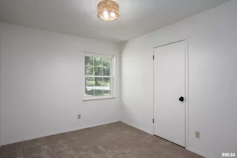 Bedroom - 1607 E Pickett Ln, Marion, IL 62959 photo 3 of 3