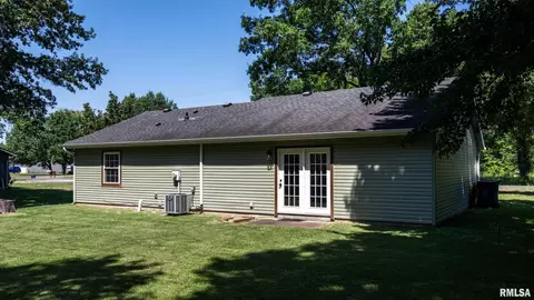 Exterior - 1607 E Pickett Ln, Marion, IL 62959 photo 4 of 4