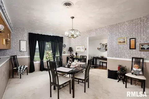 Dining - 604 E Clark St, Marion, IL 62959 photo 1 of 1