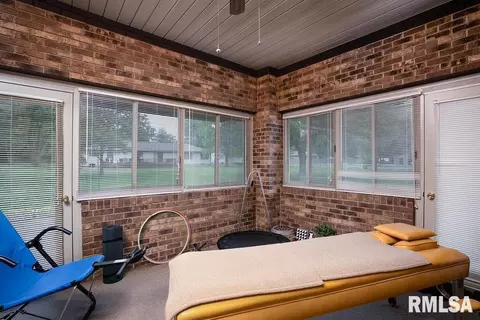 Exterior - 604 E Clark St, Marion, IL 62959 photo 6 of 9