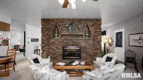 Living - 604 E Clark St, Marion, IL 62959 photo 2 of 2