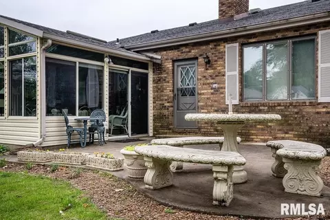 Exterior - 604 E Clark St, Marion, IL 62959 photo 7 of 9