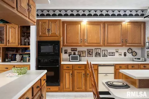 Kitchen - 604 E Clark St, Marion, IL 62959 photo 2 of 2