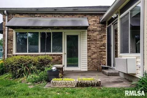 Exterior - 604 E Clark St, Marion, IL 62959 photo 5 of 9