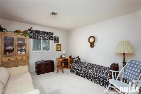Bedroom - 604 E Clark St, Marion, IL 62959 photo 4 of 4