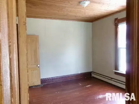 Bedroom - 638 Elm St, Canton, IL 61520 photo 2 of 5